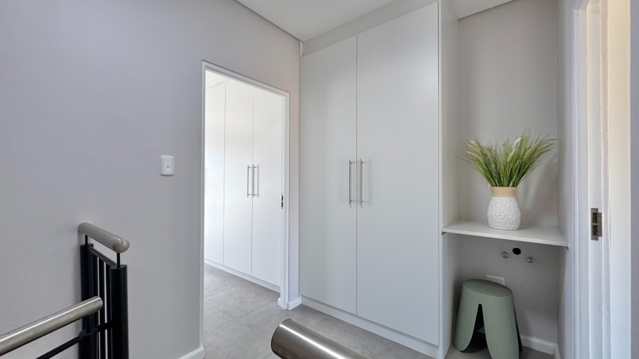 2 Bedroom Property for Sale in Whispering Pines Western Cape